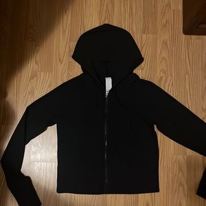 Fabletics black oasis cropped hoodie
